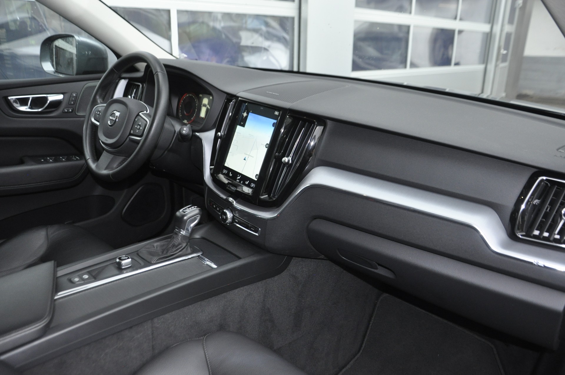 VOLVO XC60 D4 AWD Momentum Geartronic-image-8