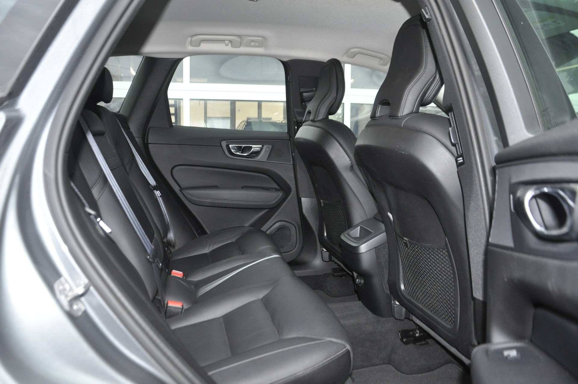 VOLVO XC60 D4 AWD Momentum Geartronic-image-9