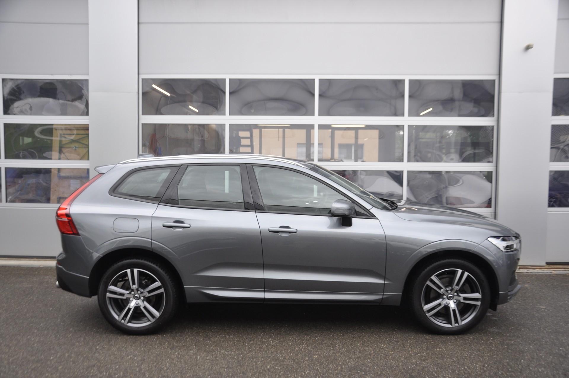 VOLVO XC60 D4 AWD Momentum Geartronic-image-2