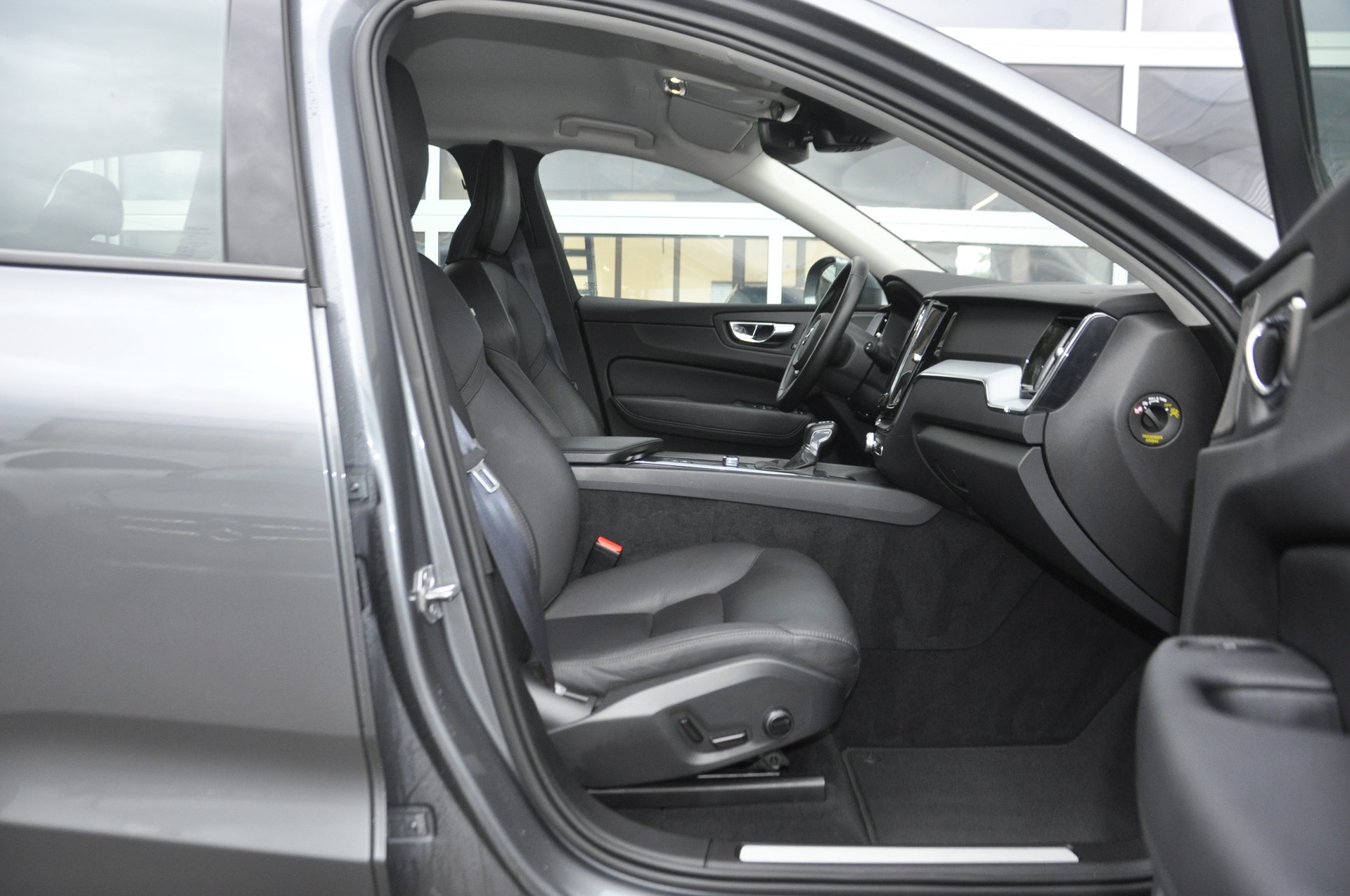 VOLVO XC60 D4 AWD Momentum Geartronic-image-7