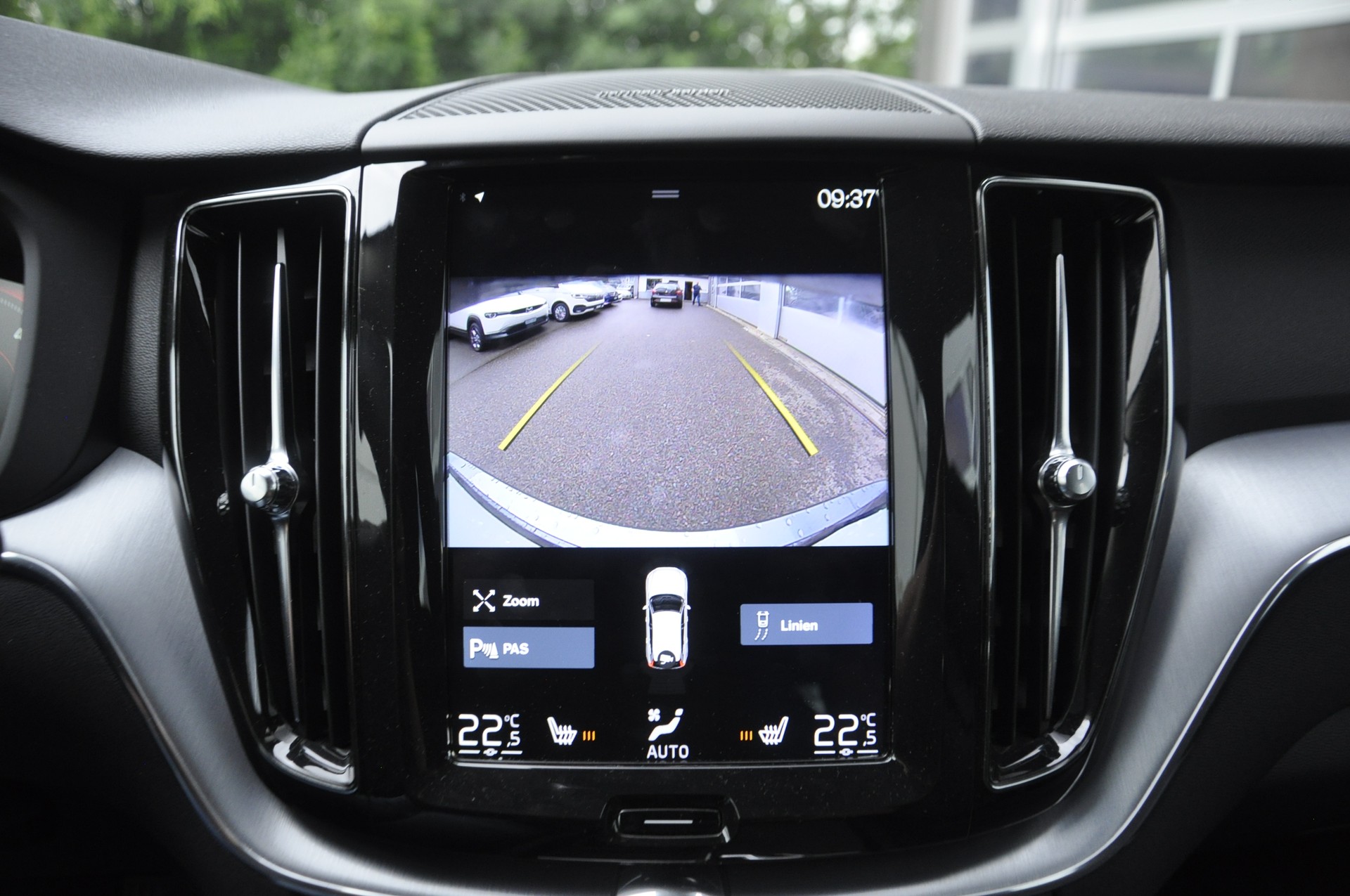 VOLVO XC60 D4 AWD Momentum Geartronic-image-11
