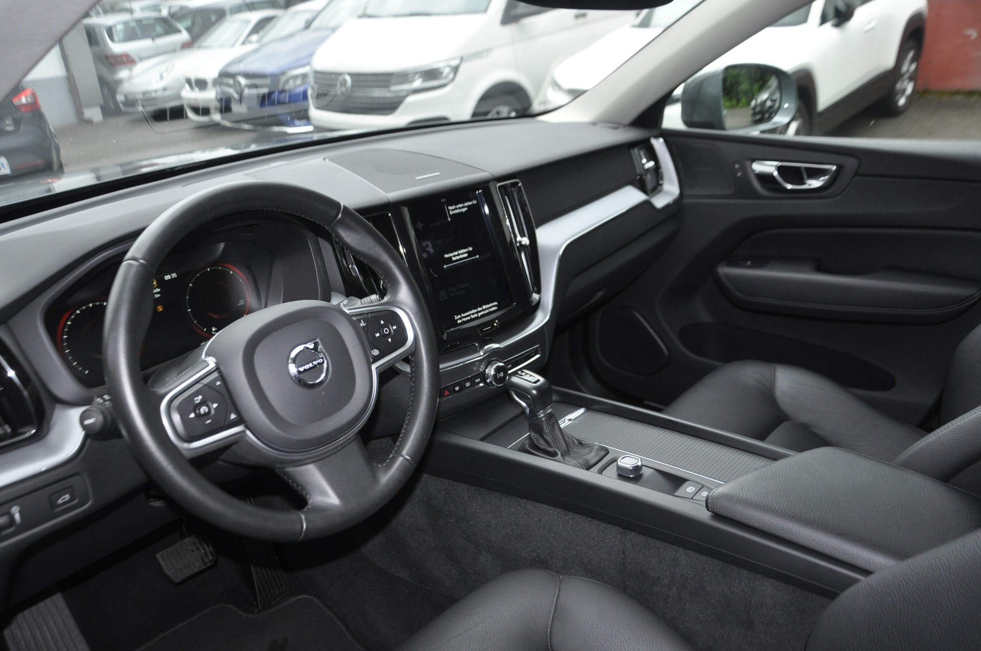 VOLVO XC60 D4 AWD Momentum Geartronic-image-5