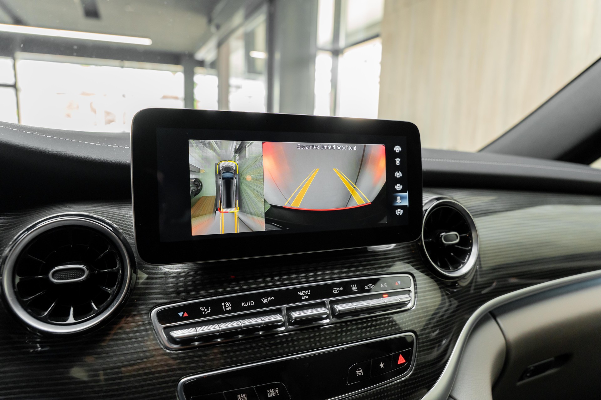 MERCEDES-BENZ V 250 d extralang Avantgarde 4Matic 9G-Tronic-image-11