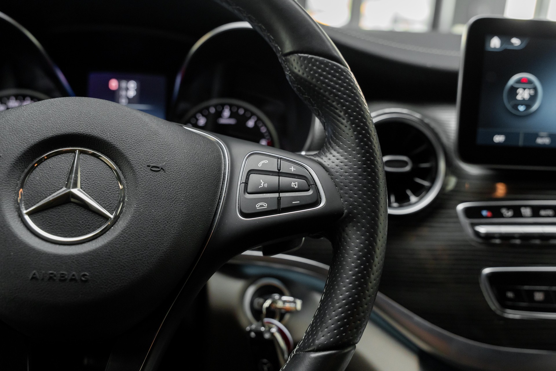 MERCEDES-BENZ V 250 d extralang Avantgarde 4Matic 9G-Tronic-image-18