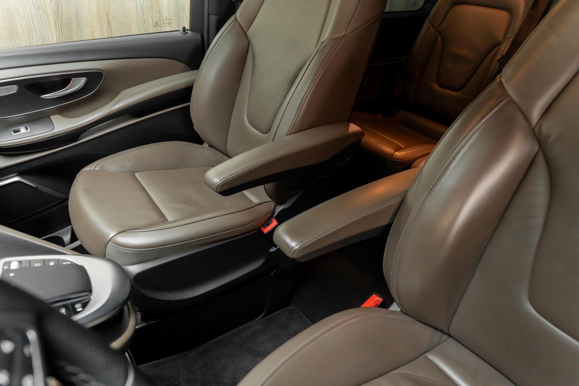 MERCEDES-BENZ V 250 d extralang Avantgarde 4Matic 9G-Tronic-image-14