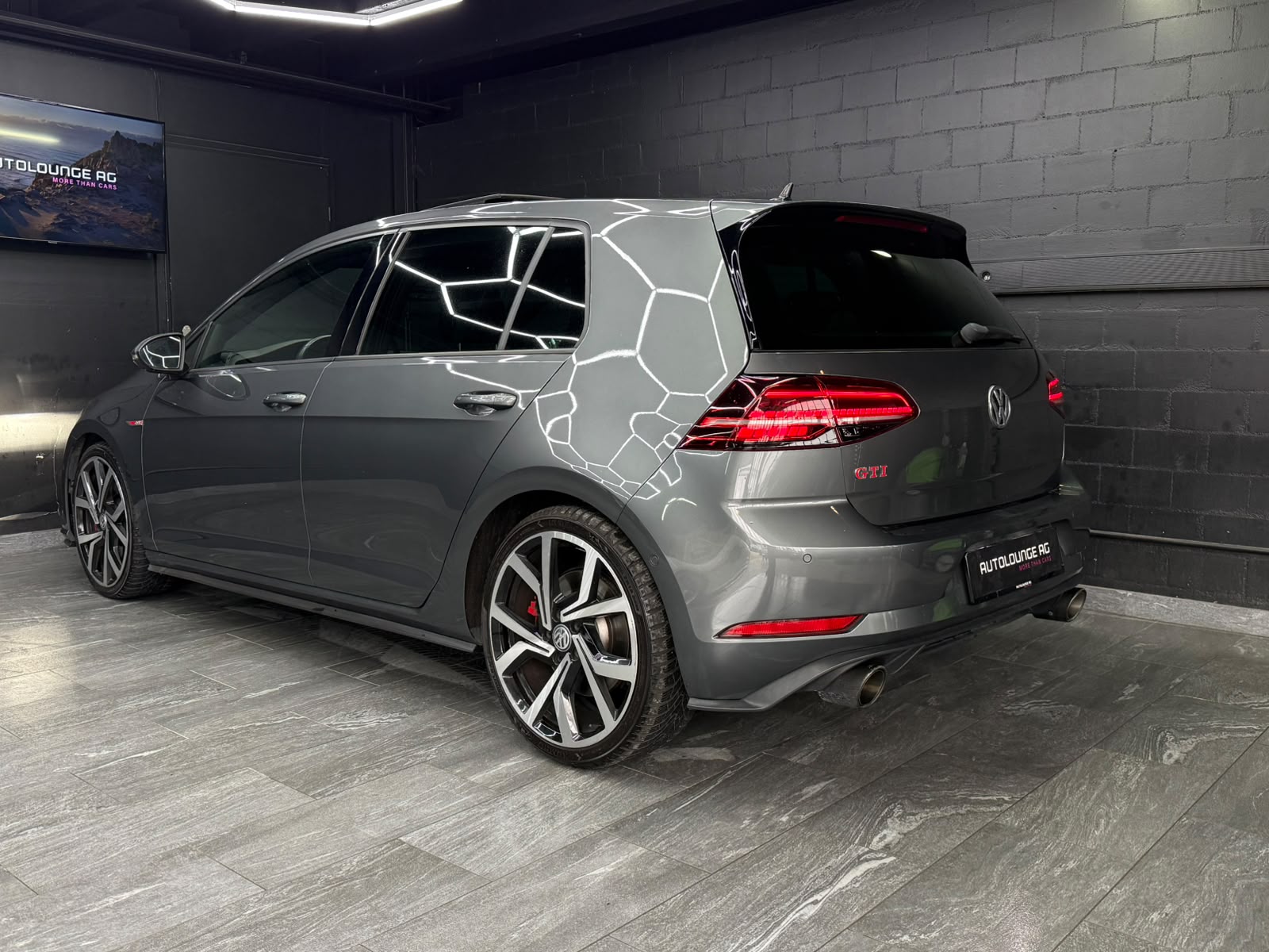 VW Golf 2.0 TSI GTI Performance DSG-image-4