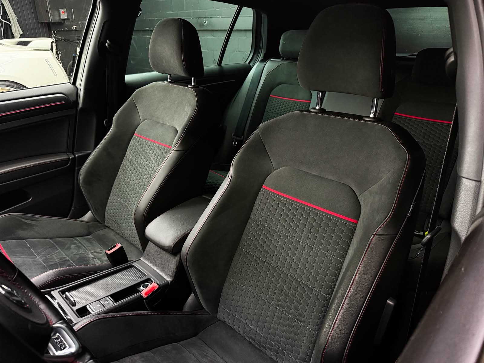 VW Golf 2.0 TSI GTI Performance DSG-image-18