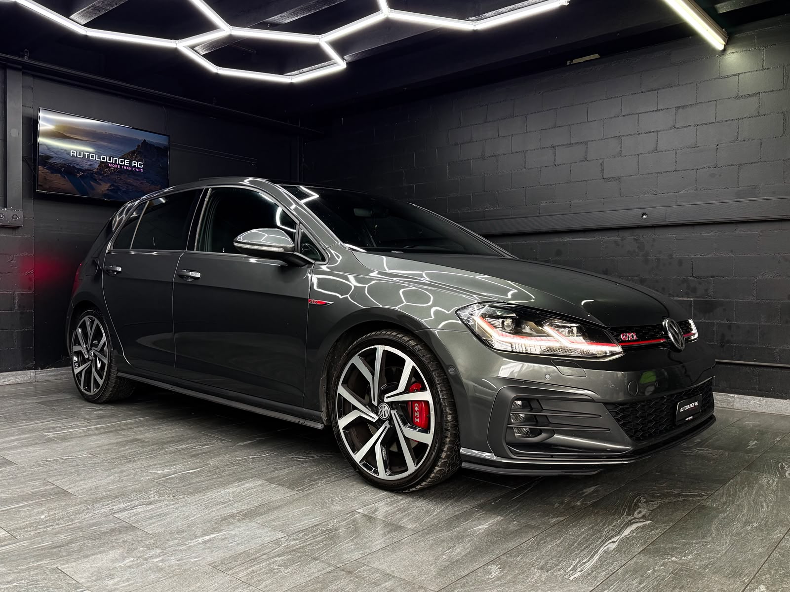 VW Golf 2.0 TSI GTI Performance DSG-image-1