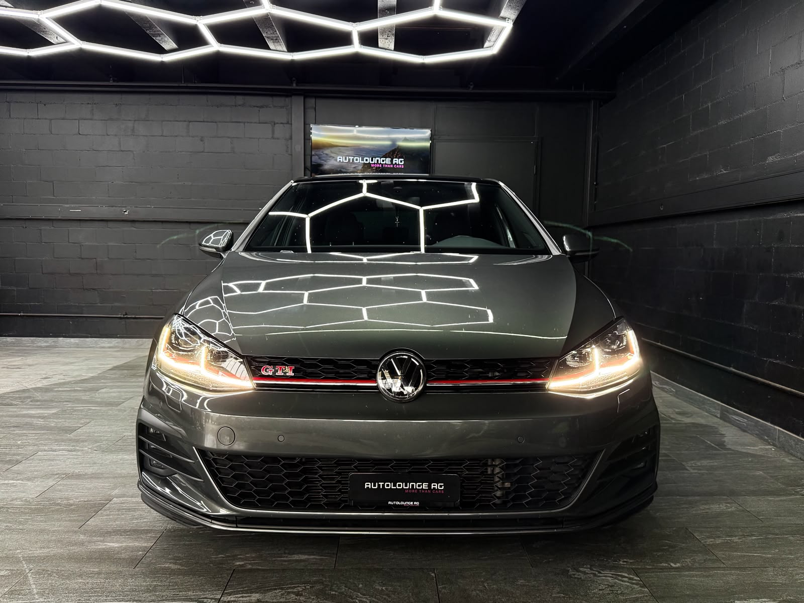 VW Golf 2.0 TSI GTI Performance DSG-image-2