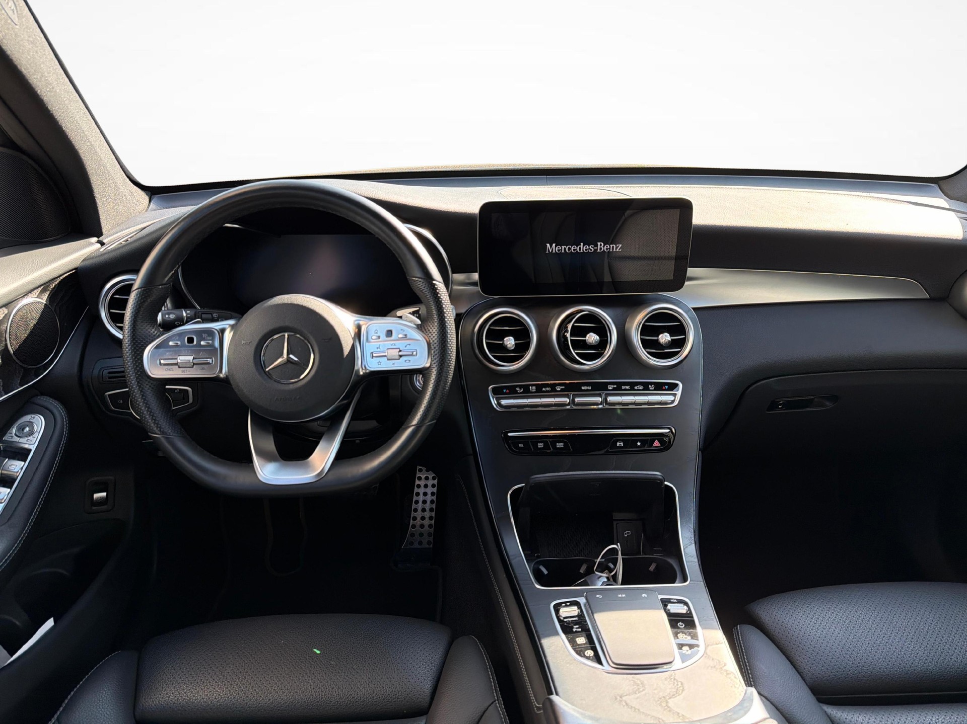MERCEDES-BENZ GLC 200 AMG Line 4m-image-12