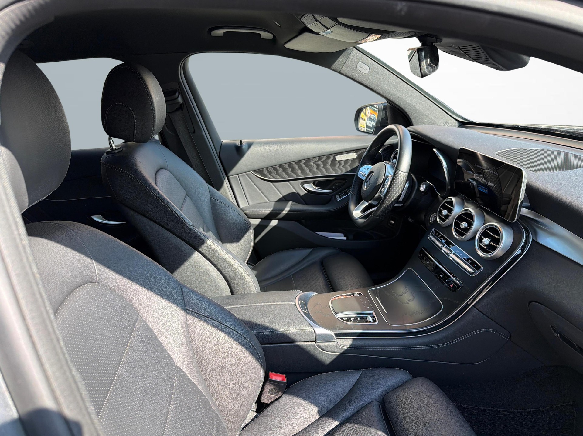 MERCEDES-BENZ GLC 200 AMG Line 4m-image-16