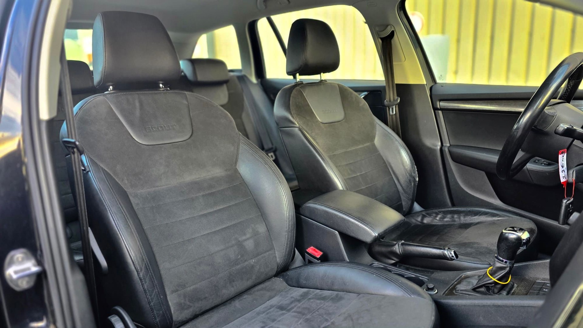SKODA Octavia Combi 2.0 TDI Scout 4x4 DSG-image-8
