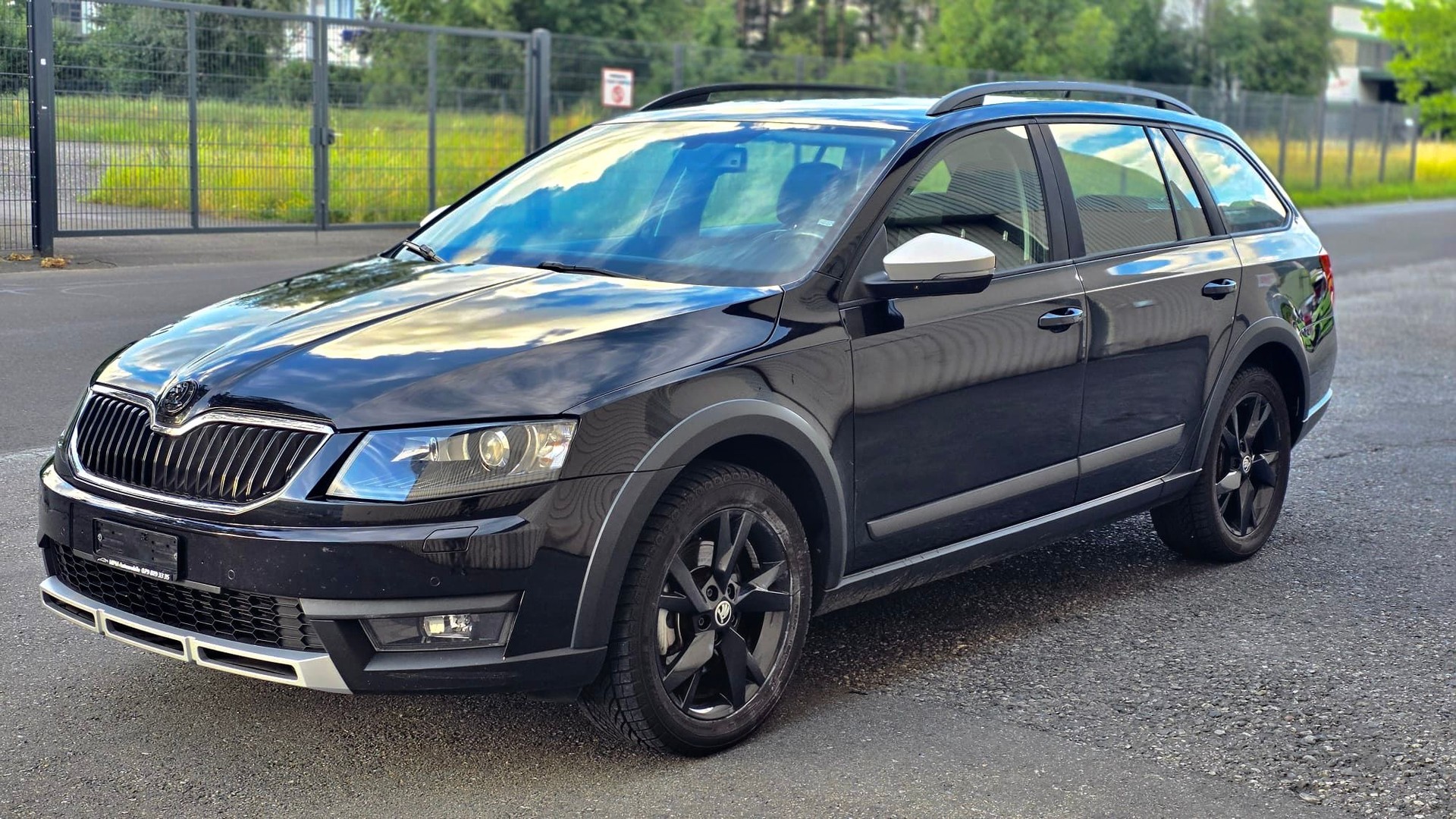 SKODA Octavia Combi 2.0 TDI Scout 4x4 DSG-image-2