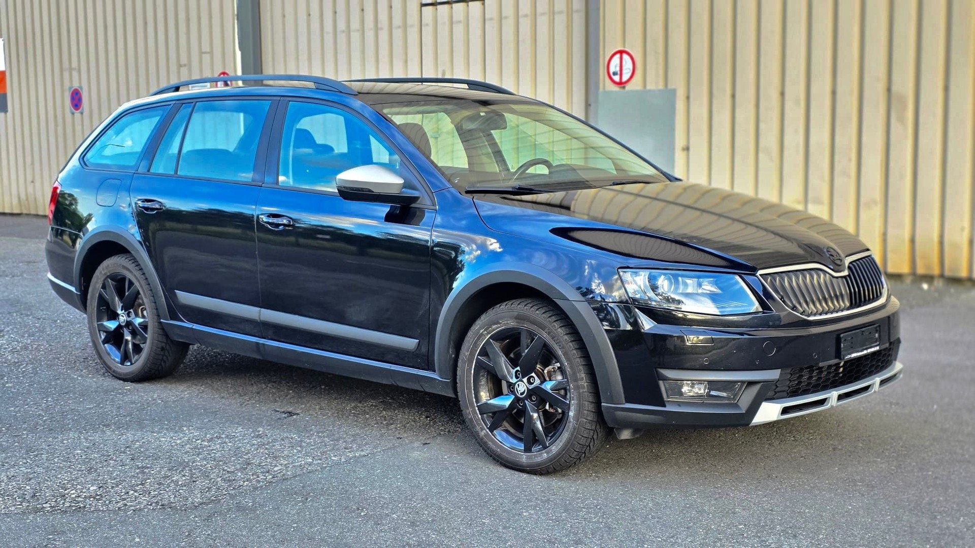 SKODA Octavia Combi 2.0 TDI Scout 4x4 DSG-image-1
