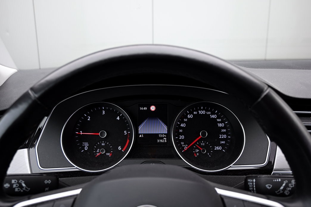 VW Passat Variant 2.0 TDI Business DSG-image-9