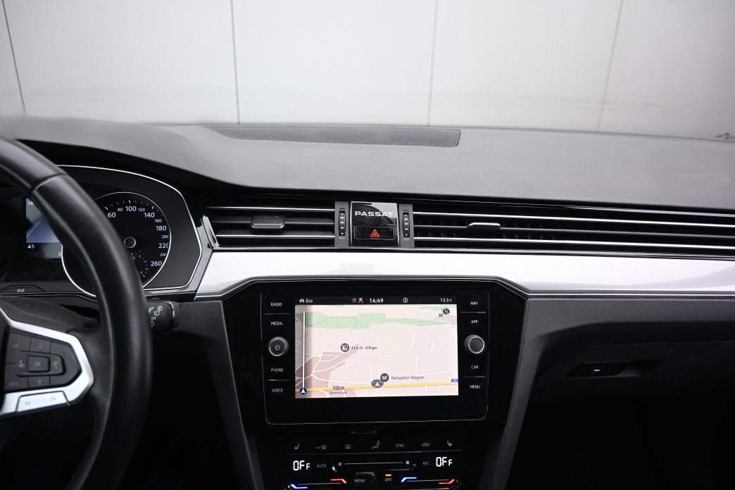 VW Passat Variant 2.0 TDI Business DSG-image-10