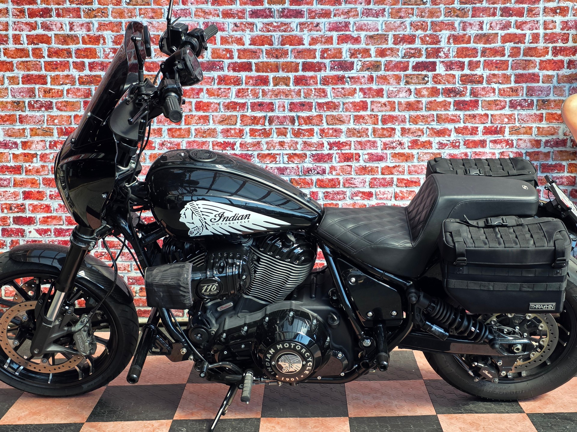 INDIAN Sport Chief-showroom-element-3