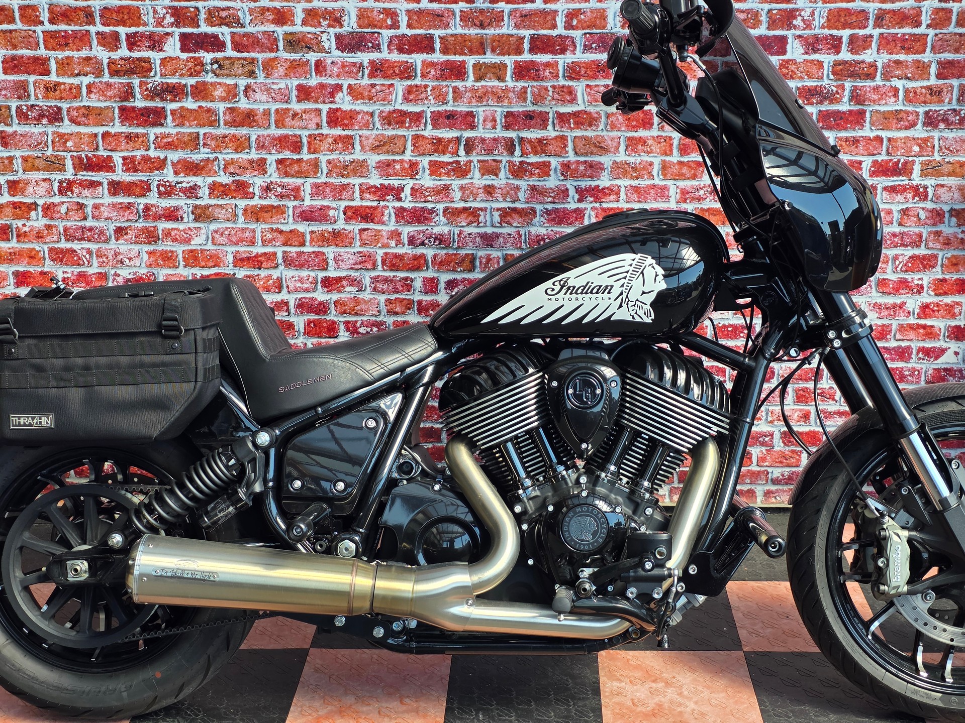 INDIAN Sport Chief-showroom-element-2