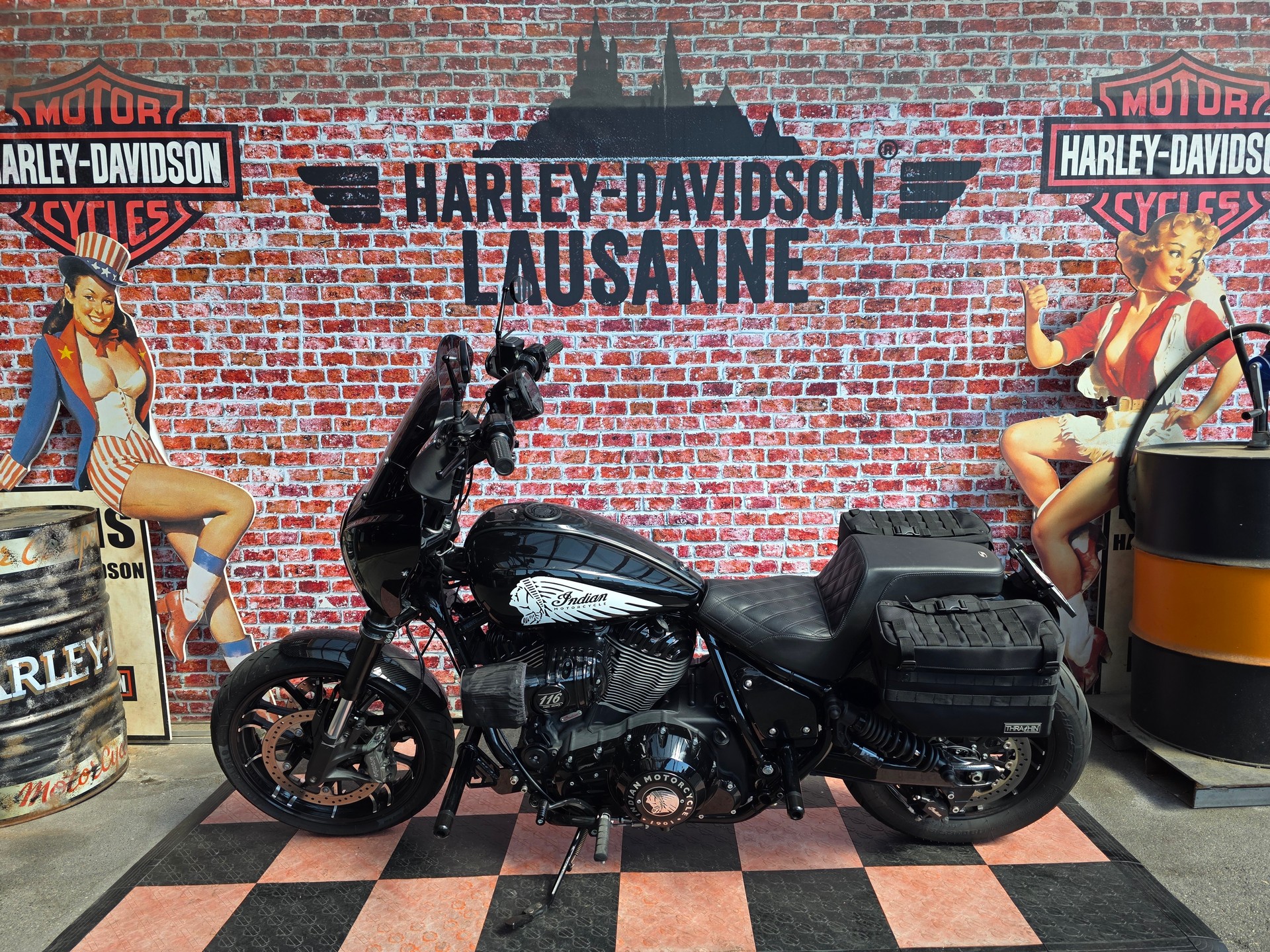 INDIAN Sport Chief-showroom-element-1