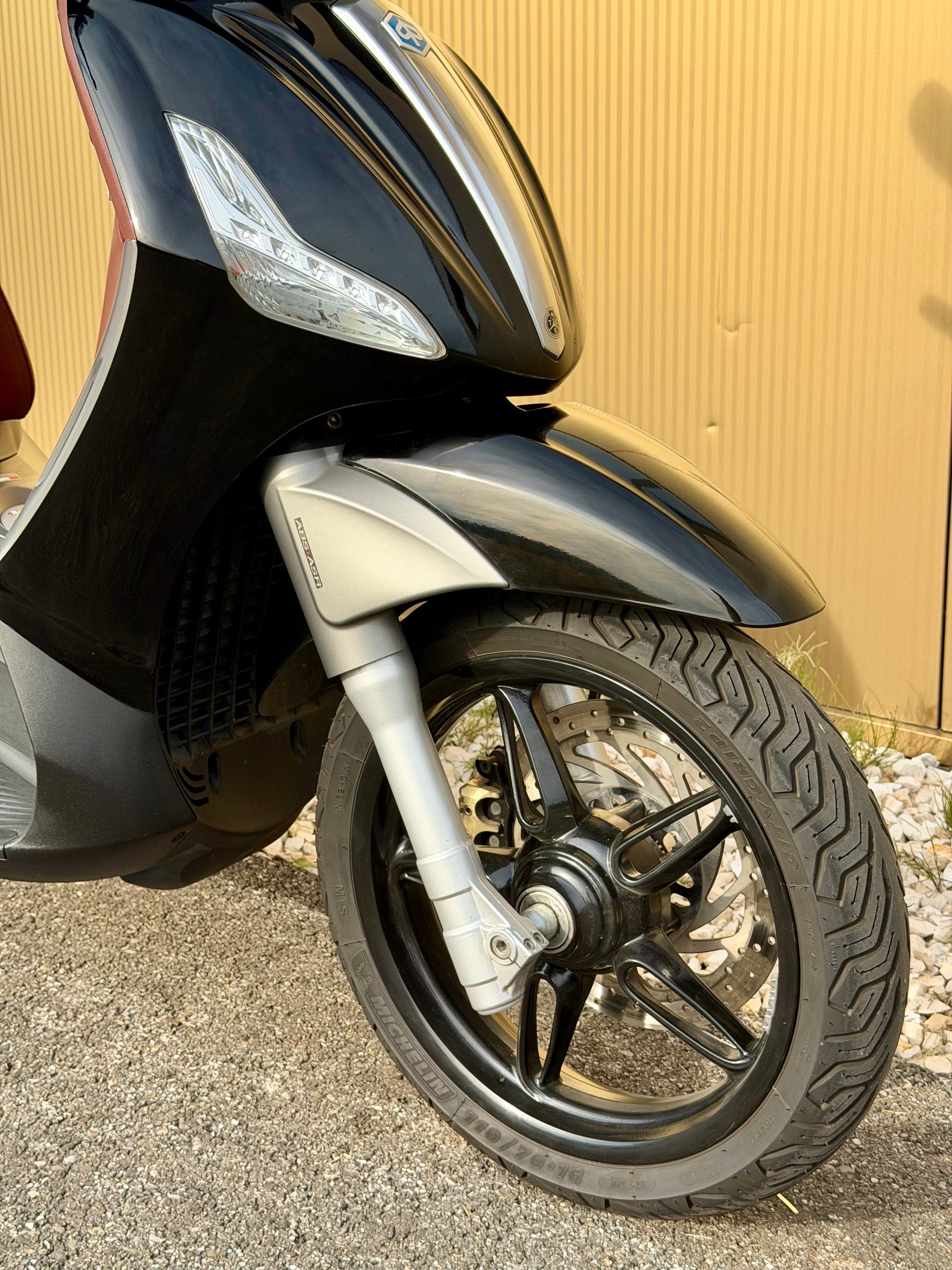 PIAGGIO Beverly 350 i.e. ABS-showroom-element-1
