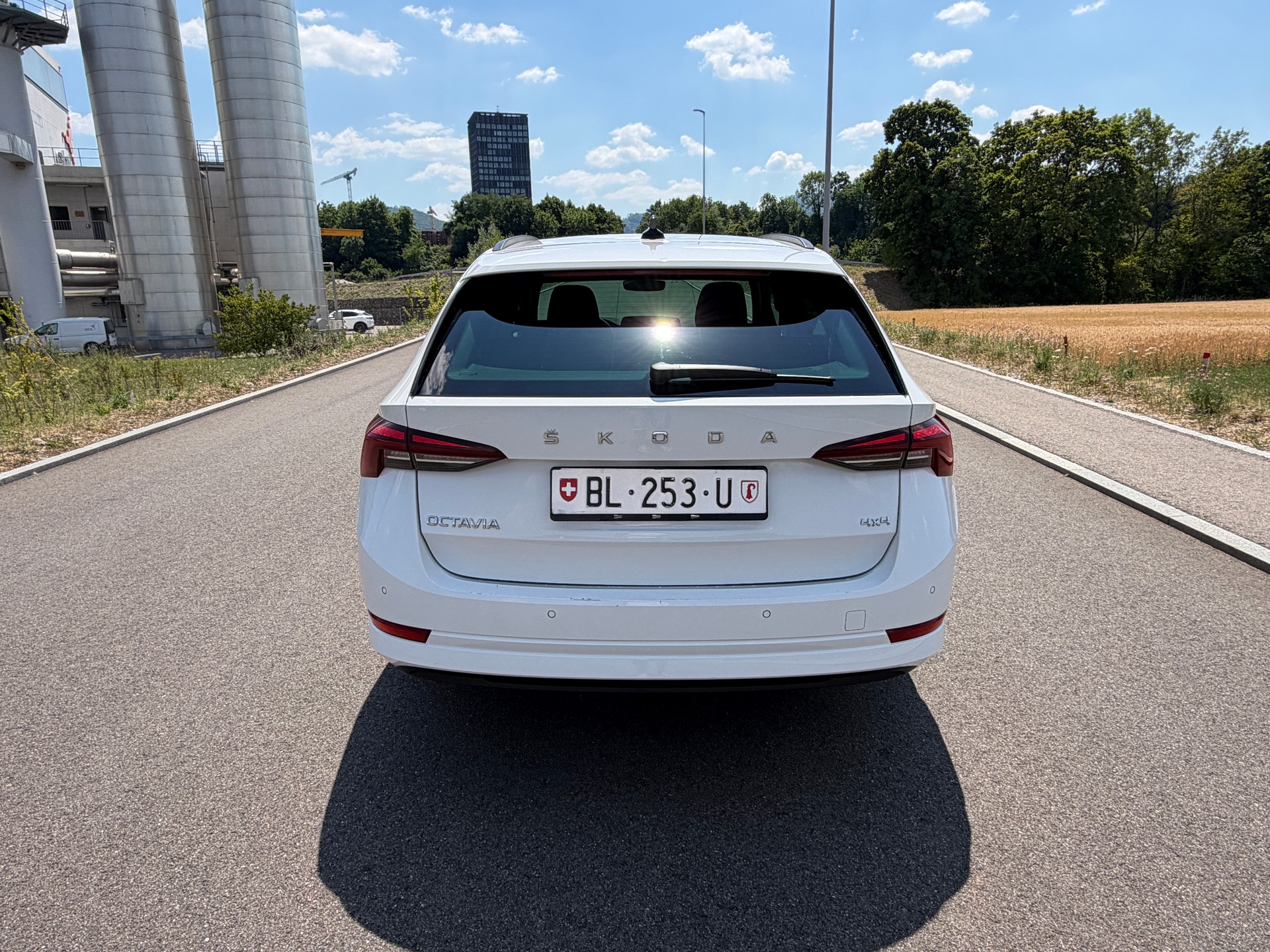 SKODA Octavia Combi 2.0 TDI DSG Ambition 4x4-image-7