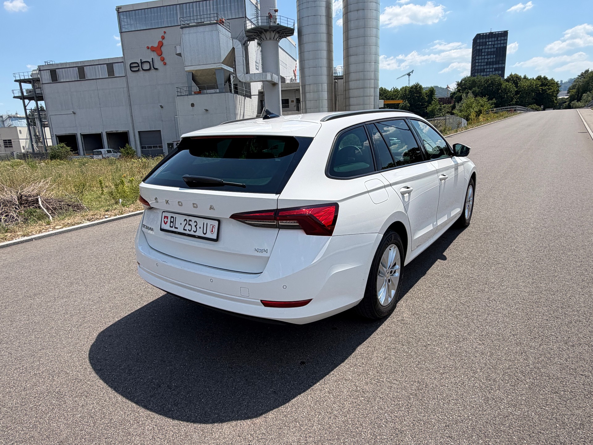SKODA Octavia Combi 2.0 TDI DSG Ambition 4x4-image-6