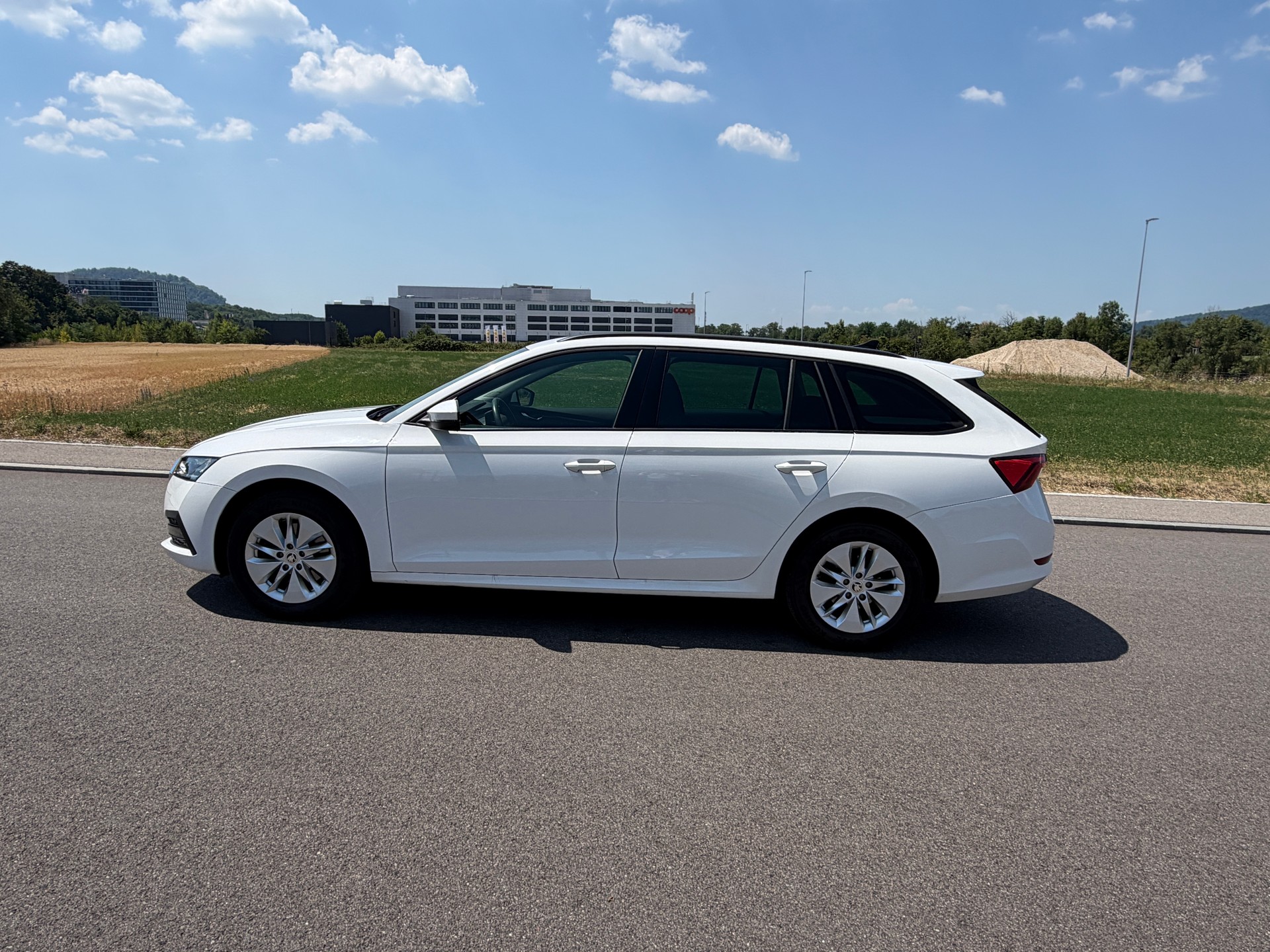 SKODA Octavia Combi 2.0 TDI DSG Ambition 4x4-image-9
