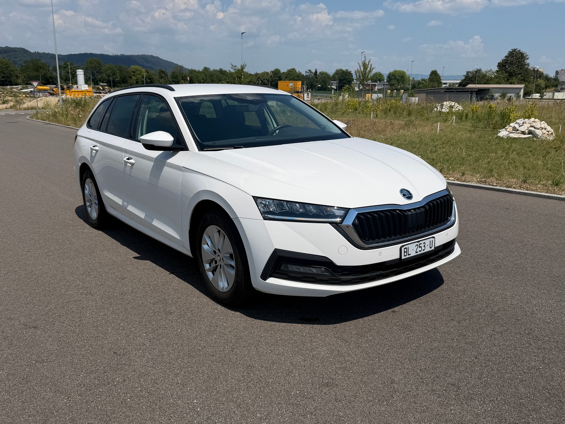 SKODA Octavia Combi 2.0 TDI DSG Ambition 4x4-image-4