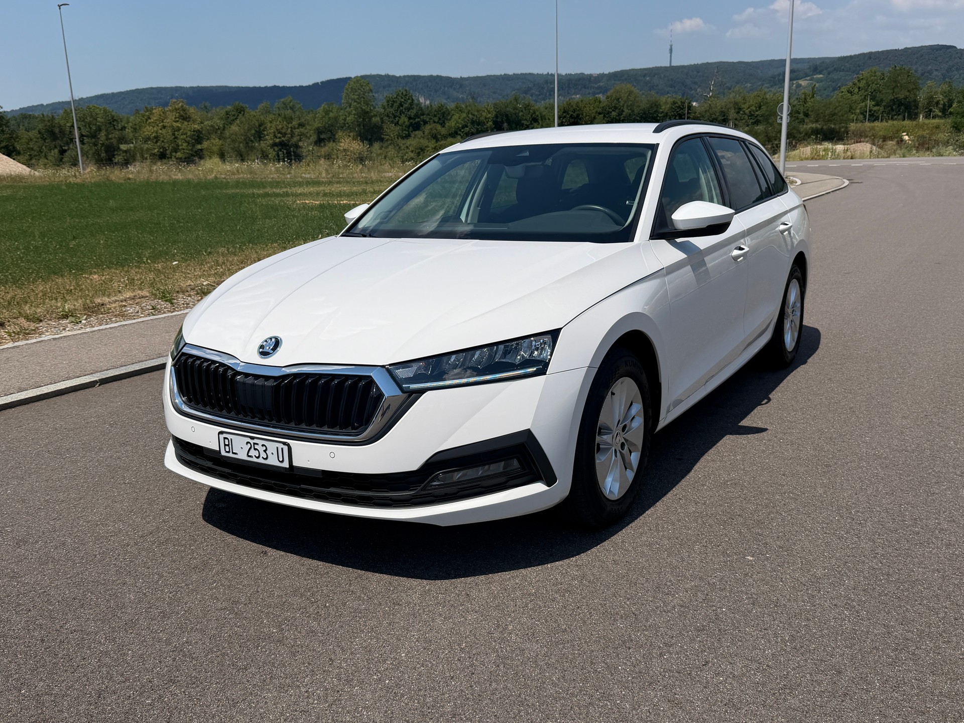 SKODA Octavia Combi 2.0 TDI DSG Ambition 4x4-image-11