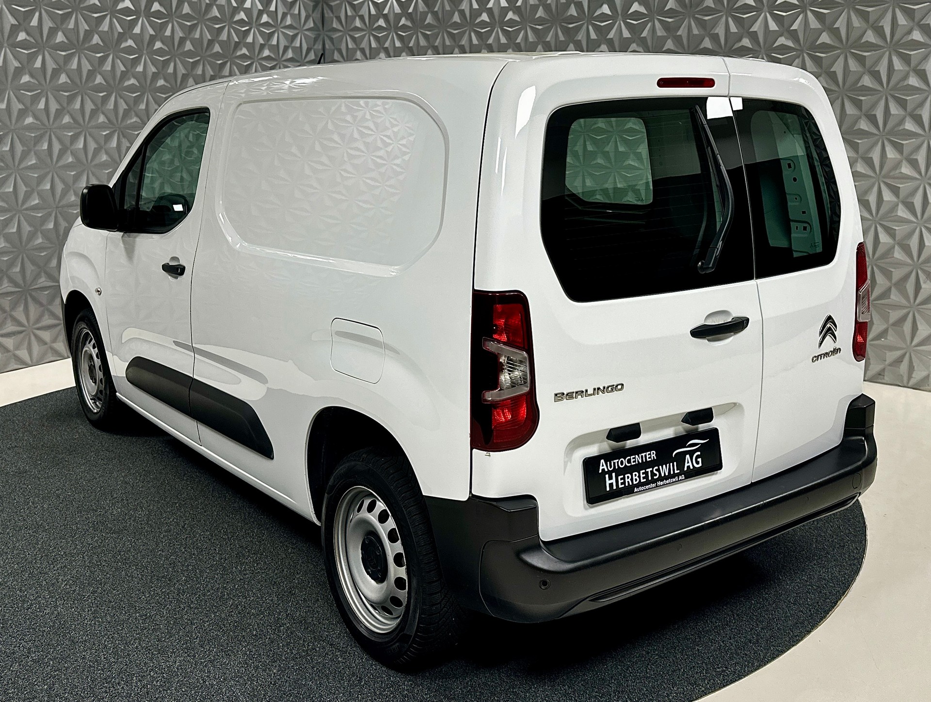 CITROEN Berlingo Van 1.2 Pure Tech 130 s/s Club EAT8 1000kg-image-9