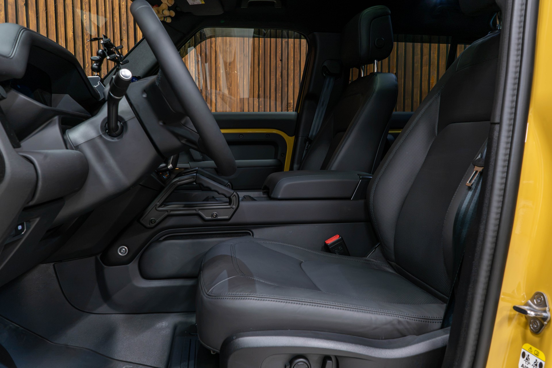 LAND ROVER Defender 110 3.0 D I6 350 Trophy Edition Yellow-image-9