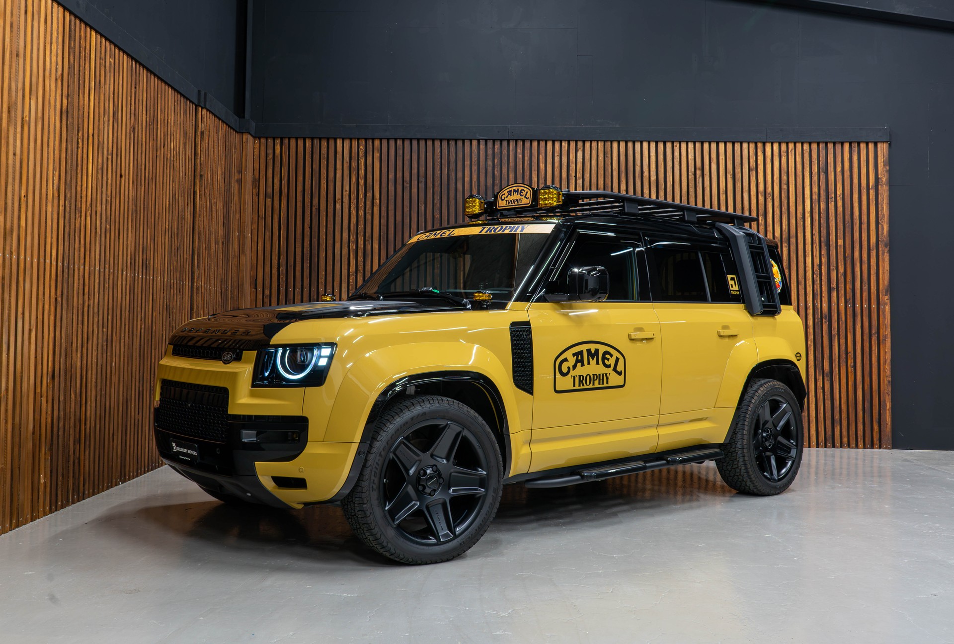 LAND ROVER Defender 110 3.0 D I6 350 Trophy Edition Yellow-image-0