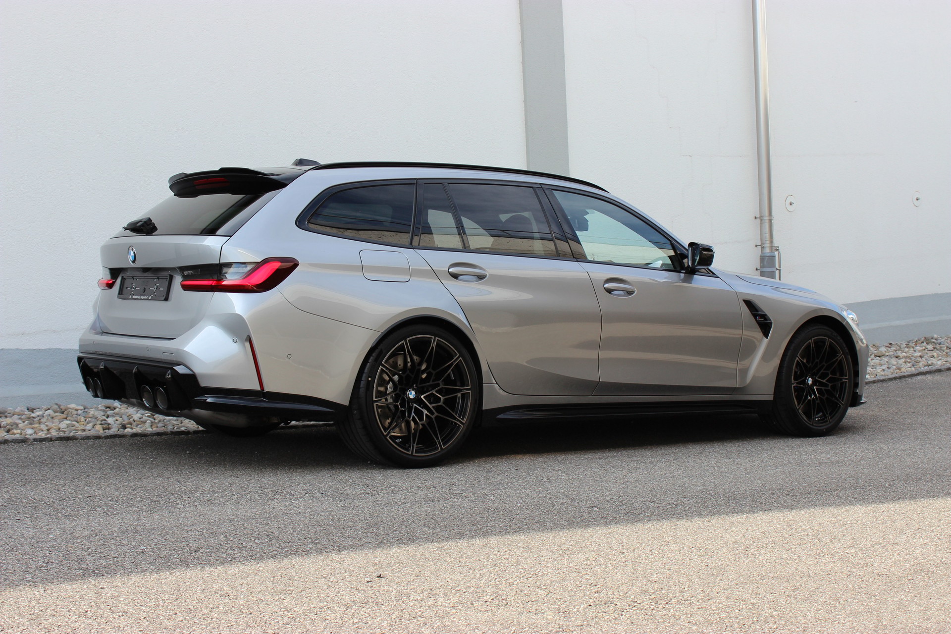 BMW M3 Touring xDrive Competition Individual spacesilber *1.9%-LEASINGAKTION*-image-0