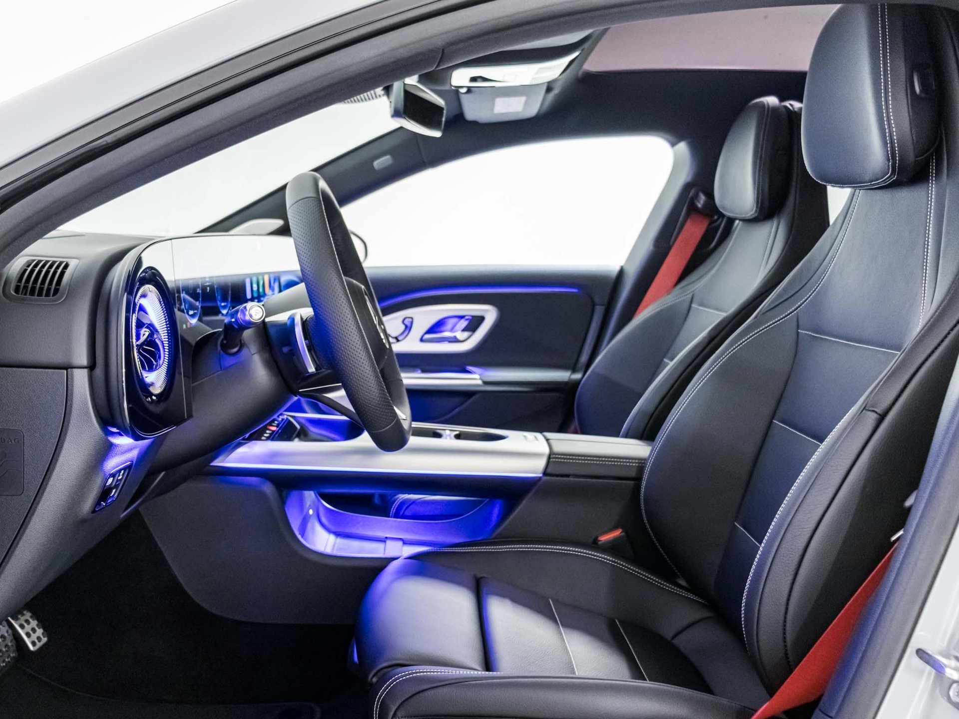 MERCEDES-BENZ CLA 220 4MATIC SB-image-6