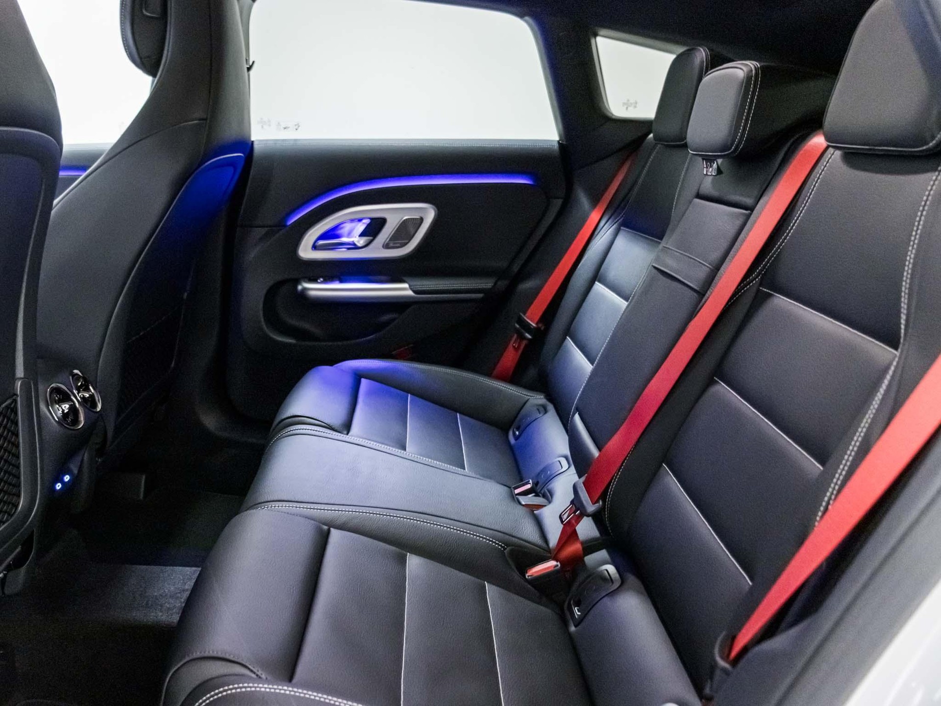 MERCEDES-BENZ CLA 220 4MATIC SB-image-7