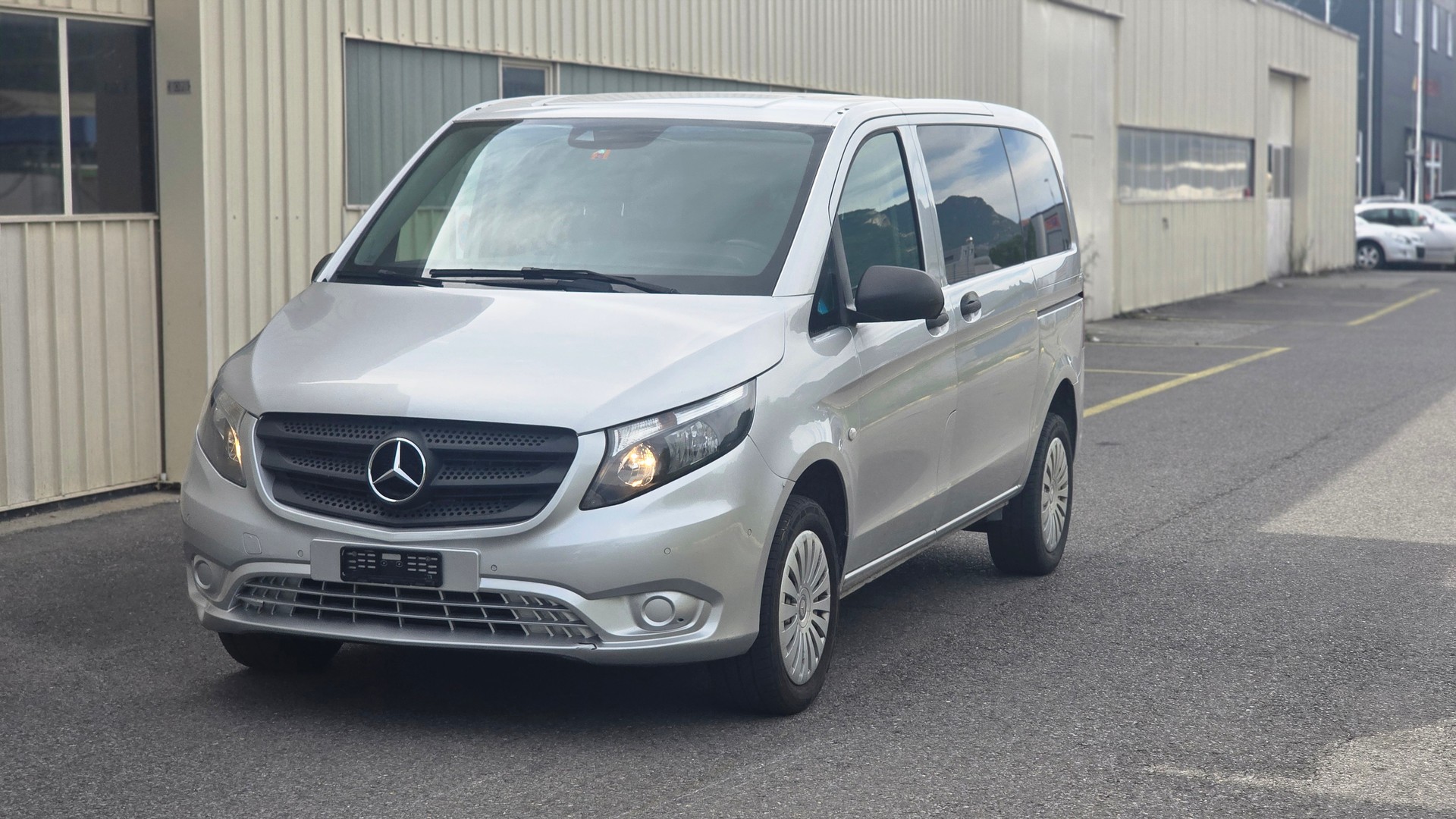 MERCEDES-BENZ Vito 119 BlueTEC Tourer Base L 4Matic 7G-Tronic-image-3