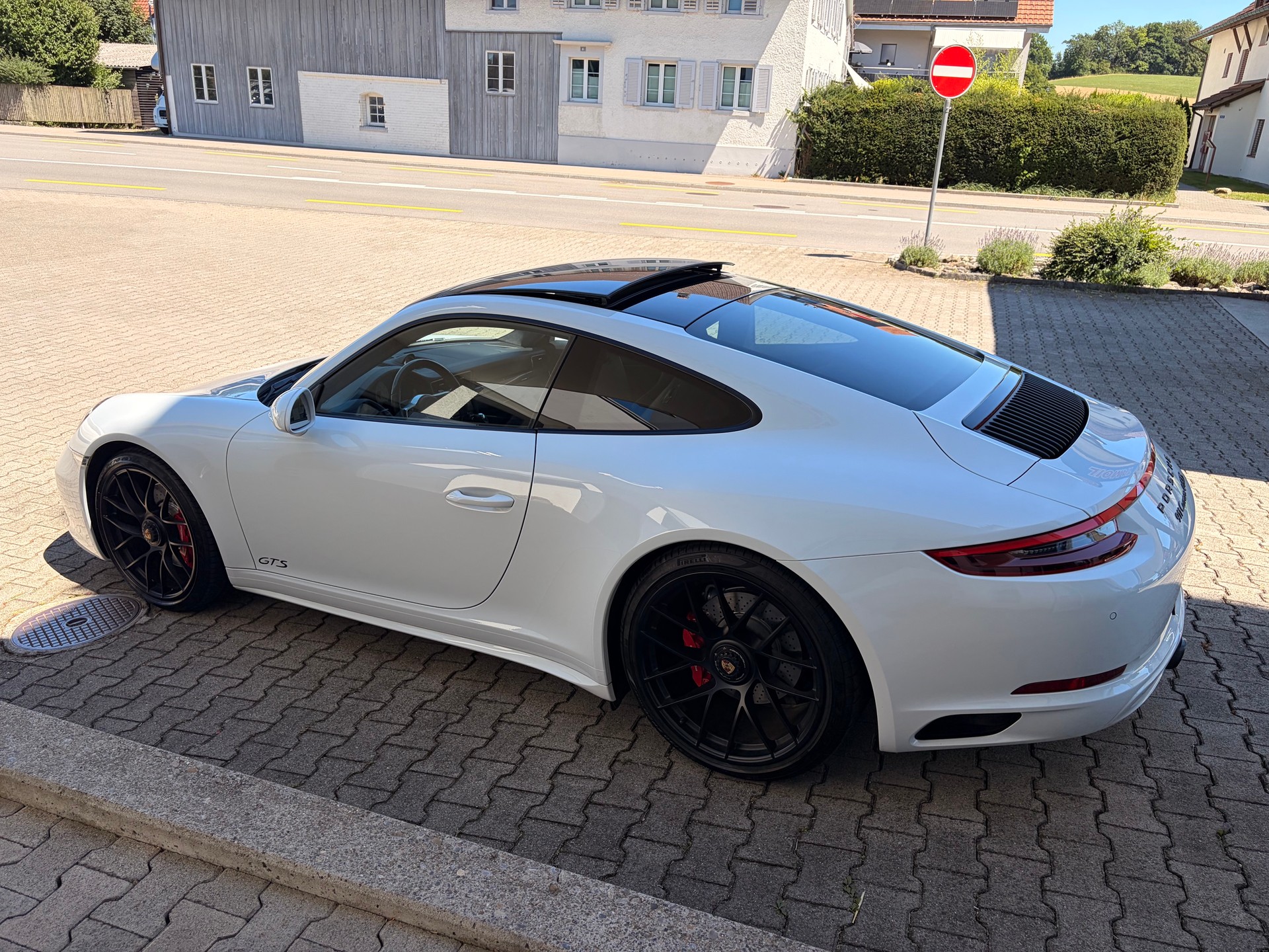 PORSCHE 911 Carrera 4 GTS PDK-image-3