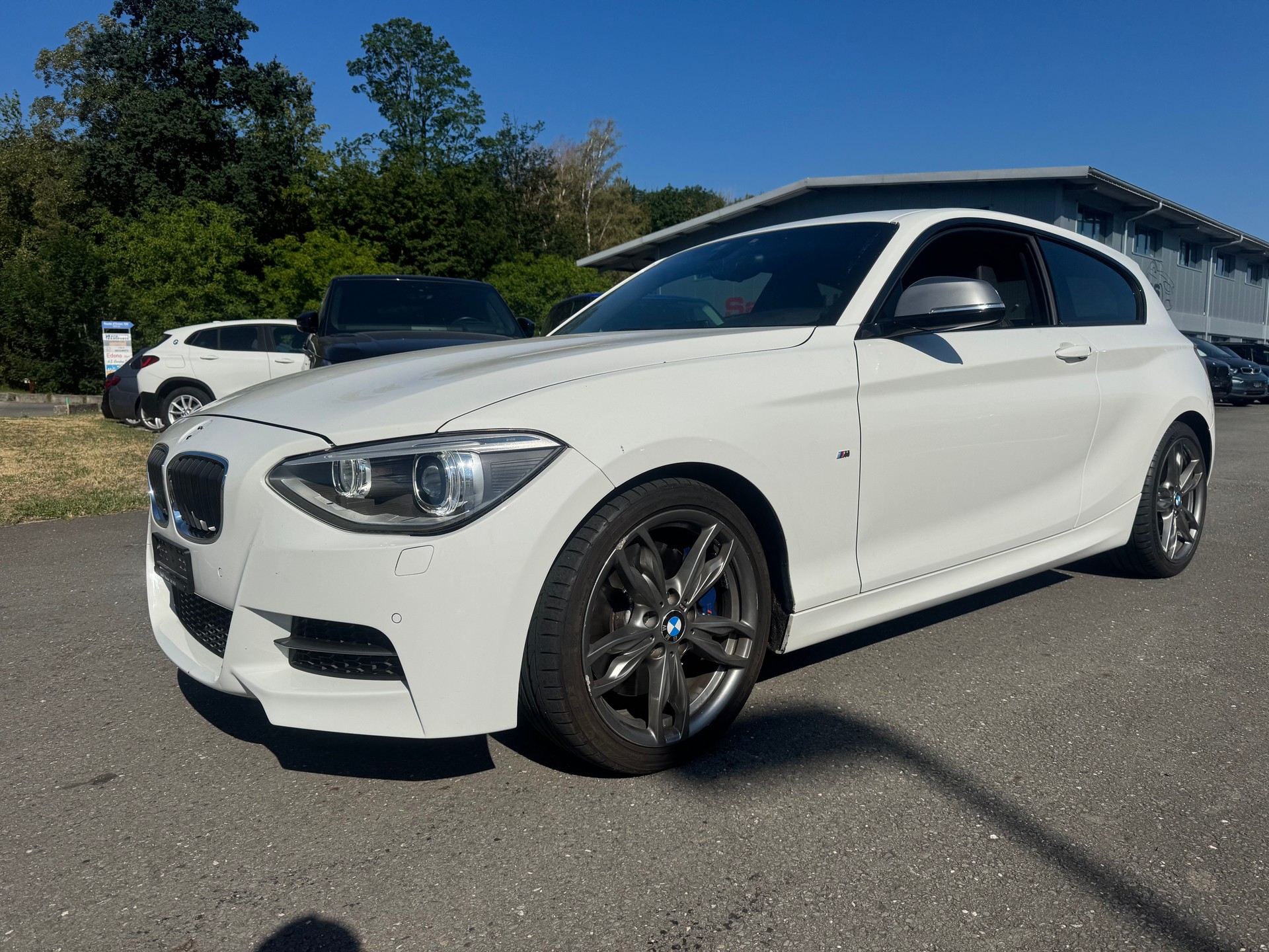 BMW M135i xDrive Steptronic-image-0