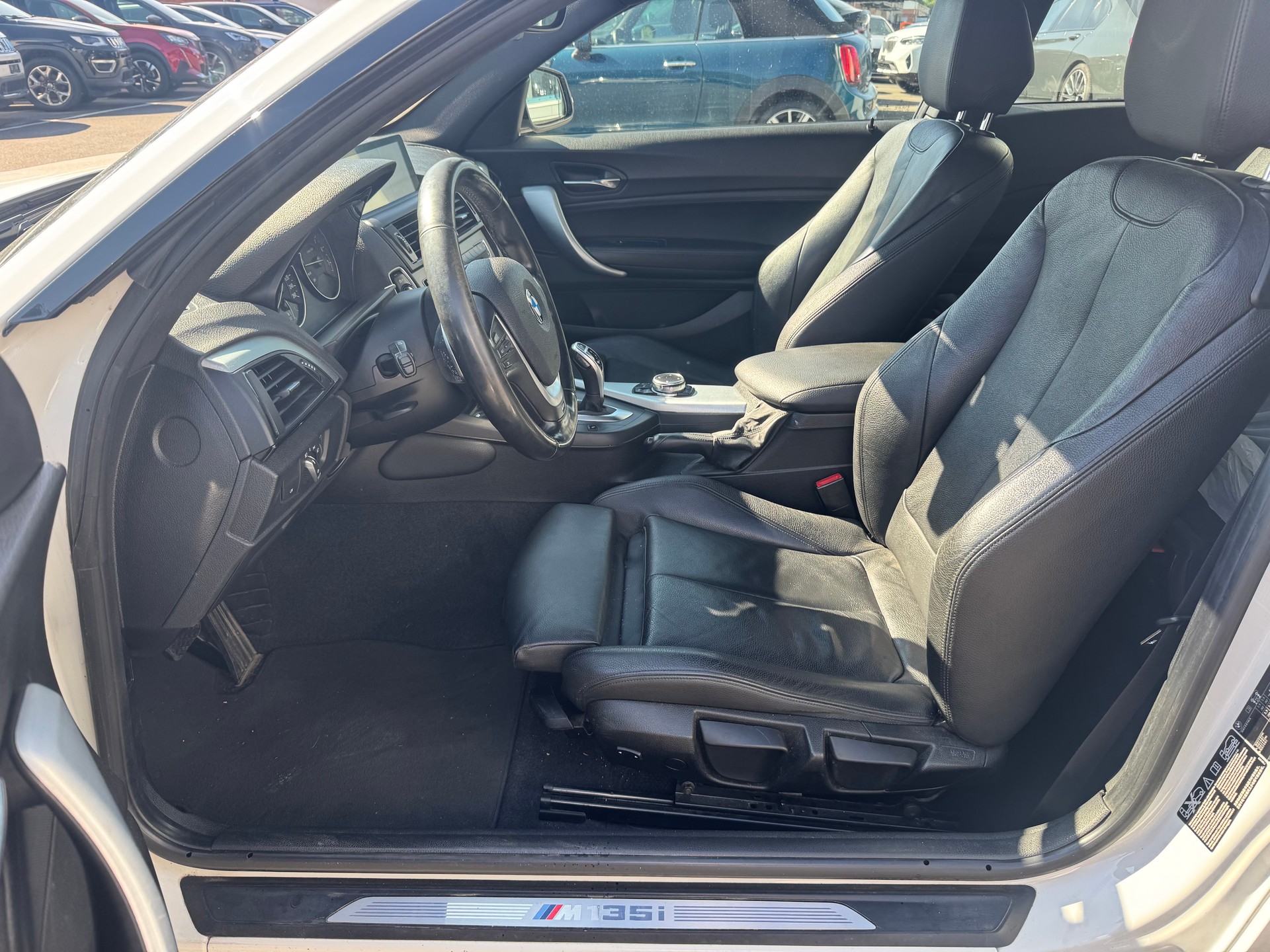 BMW M135i xDrive Steptronic-image-12