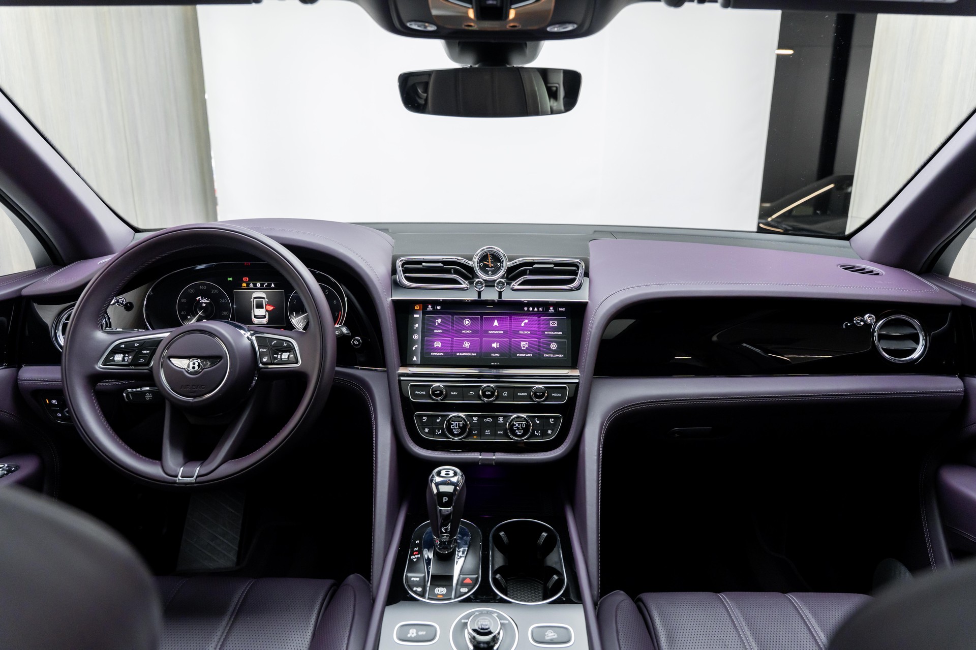 BENTLEY Bentayga V8-image-2
