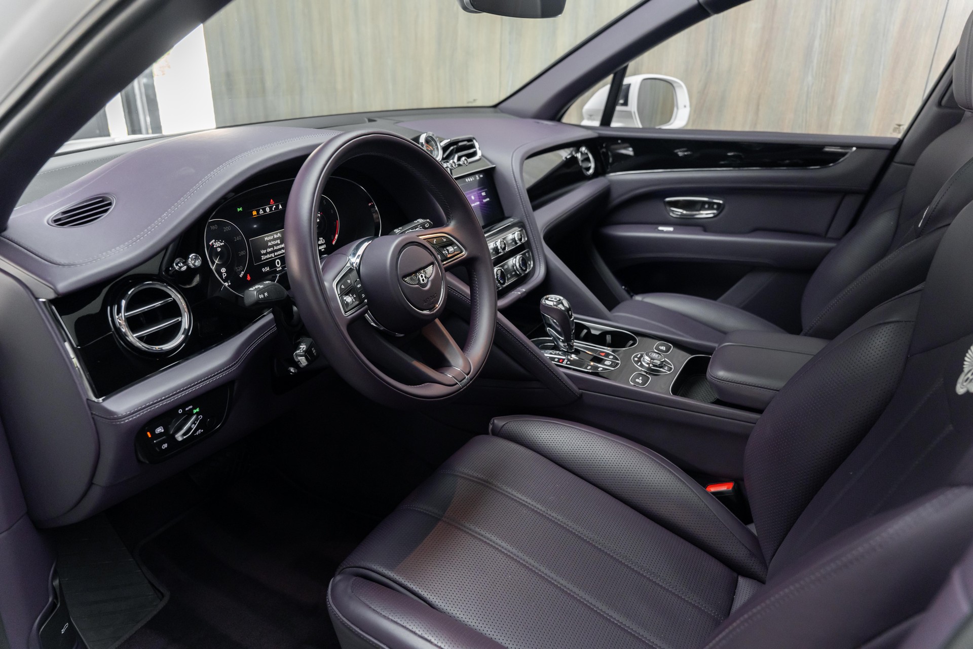 BENTLEY Bentayga V8-image-3