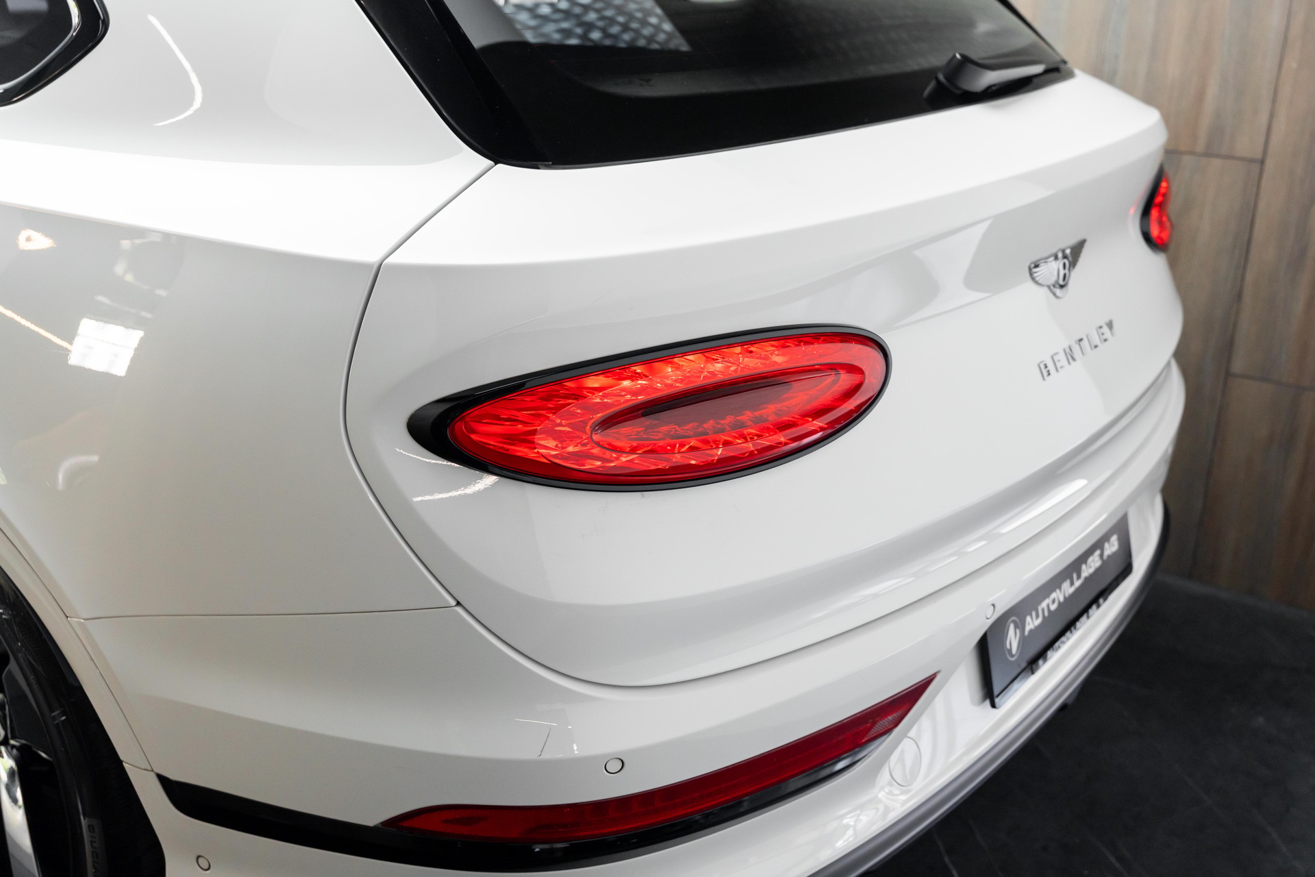 BENTLEY Bentayga V8-image-24