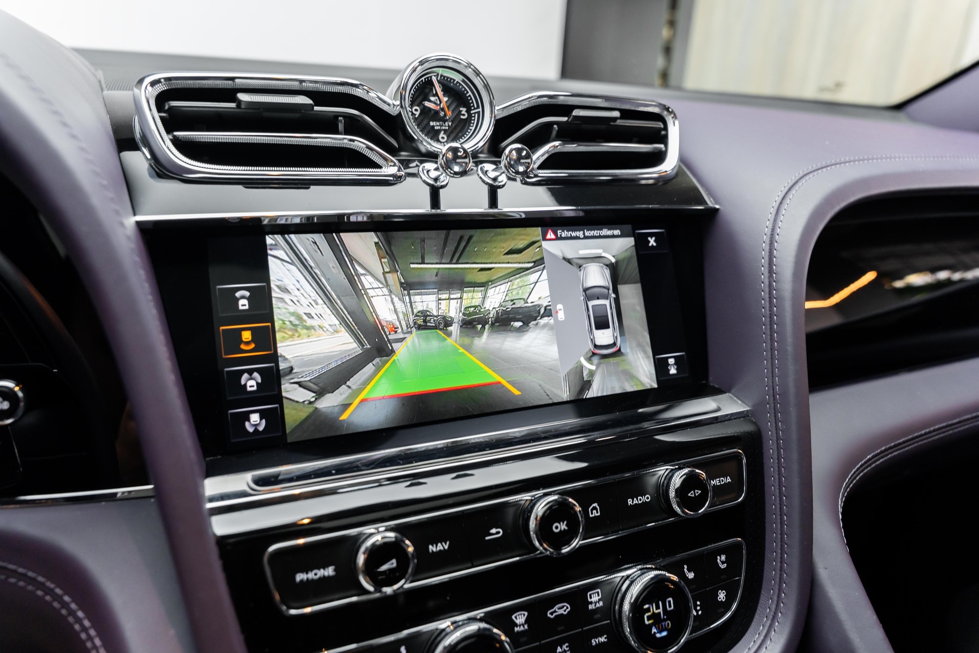 BENTLEY Bentayga V8-image-14