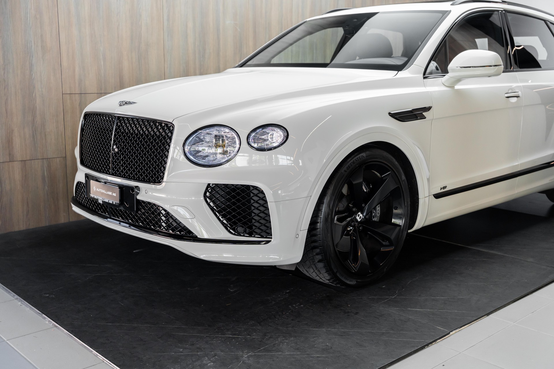 BENTLEY Bentayga V8-image-25
