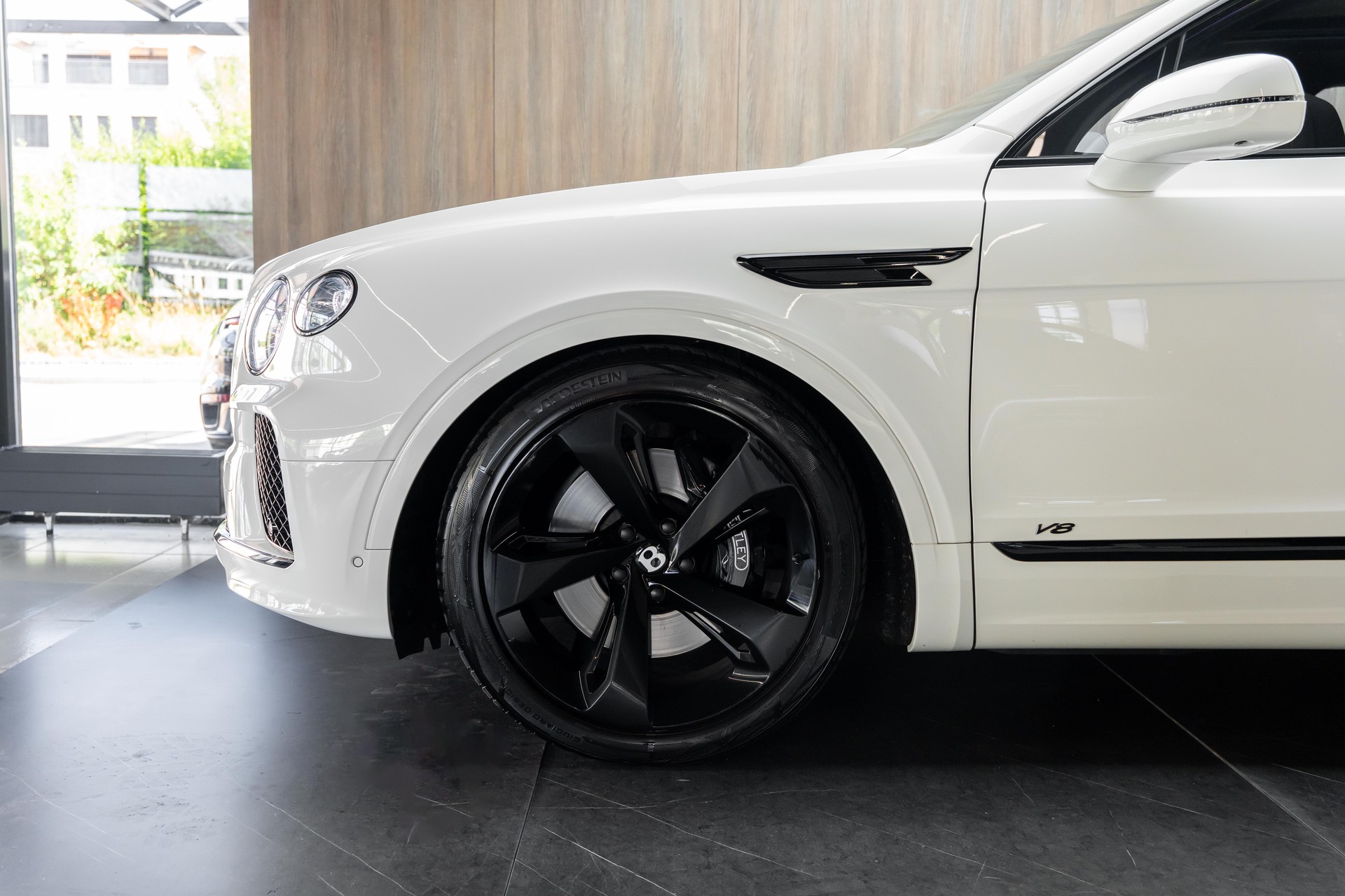 BENTLEY Bentayga V8-image-29