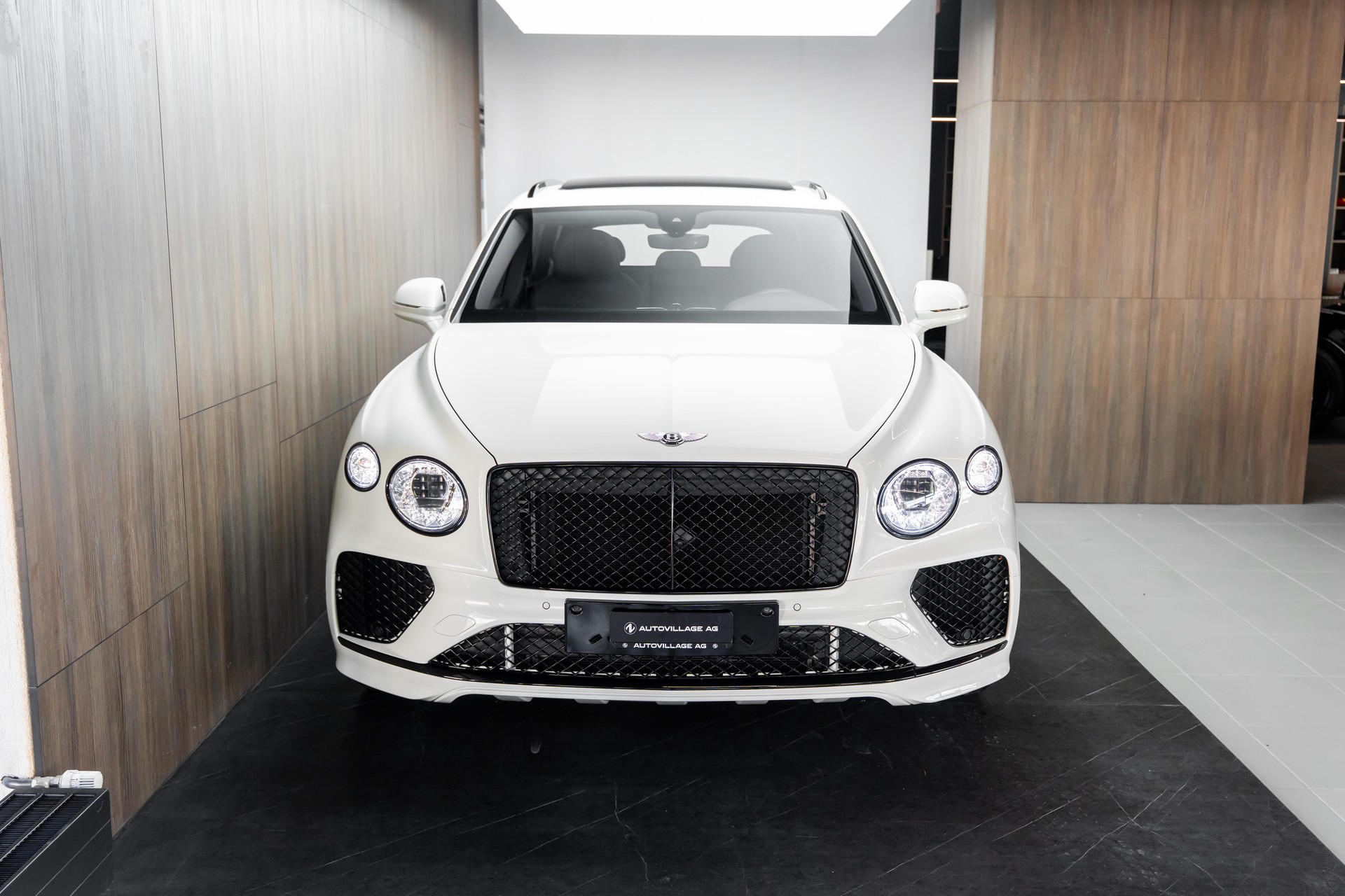 BENTLEY Bentayga V8-image-27