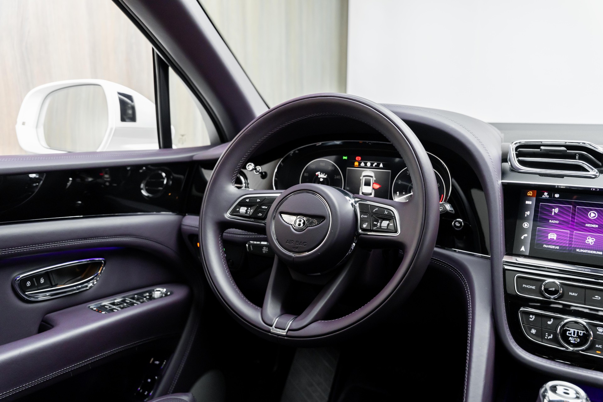 BENTLEY Bentayga V8-image-19