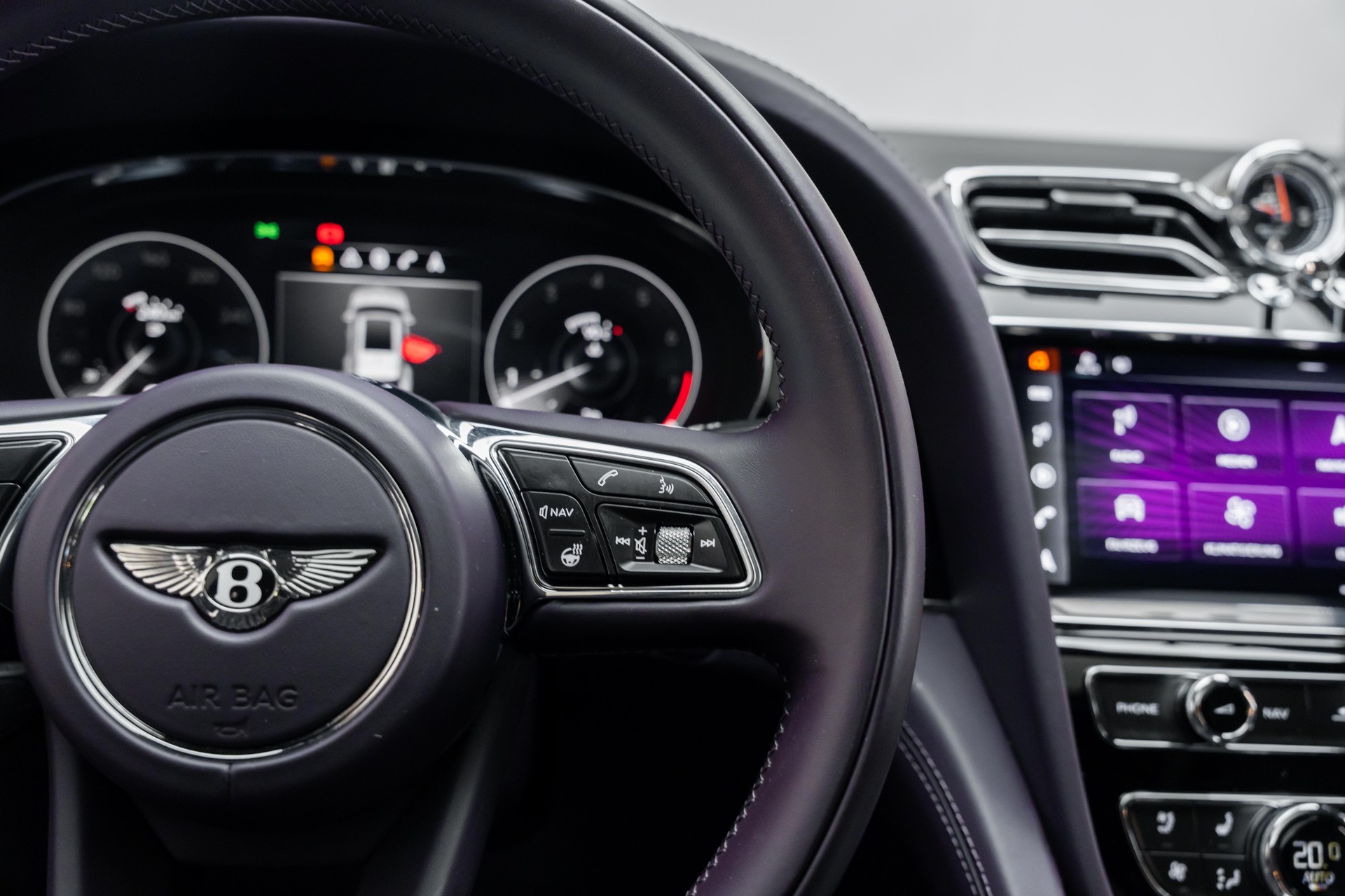 BENTLEY Bentayga V8-image-20