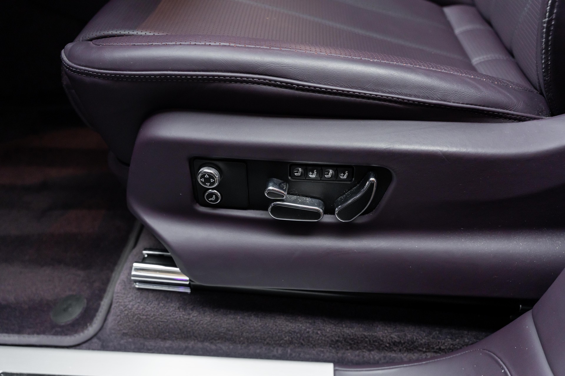 BENTLEY Bentayga V8-image-22