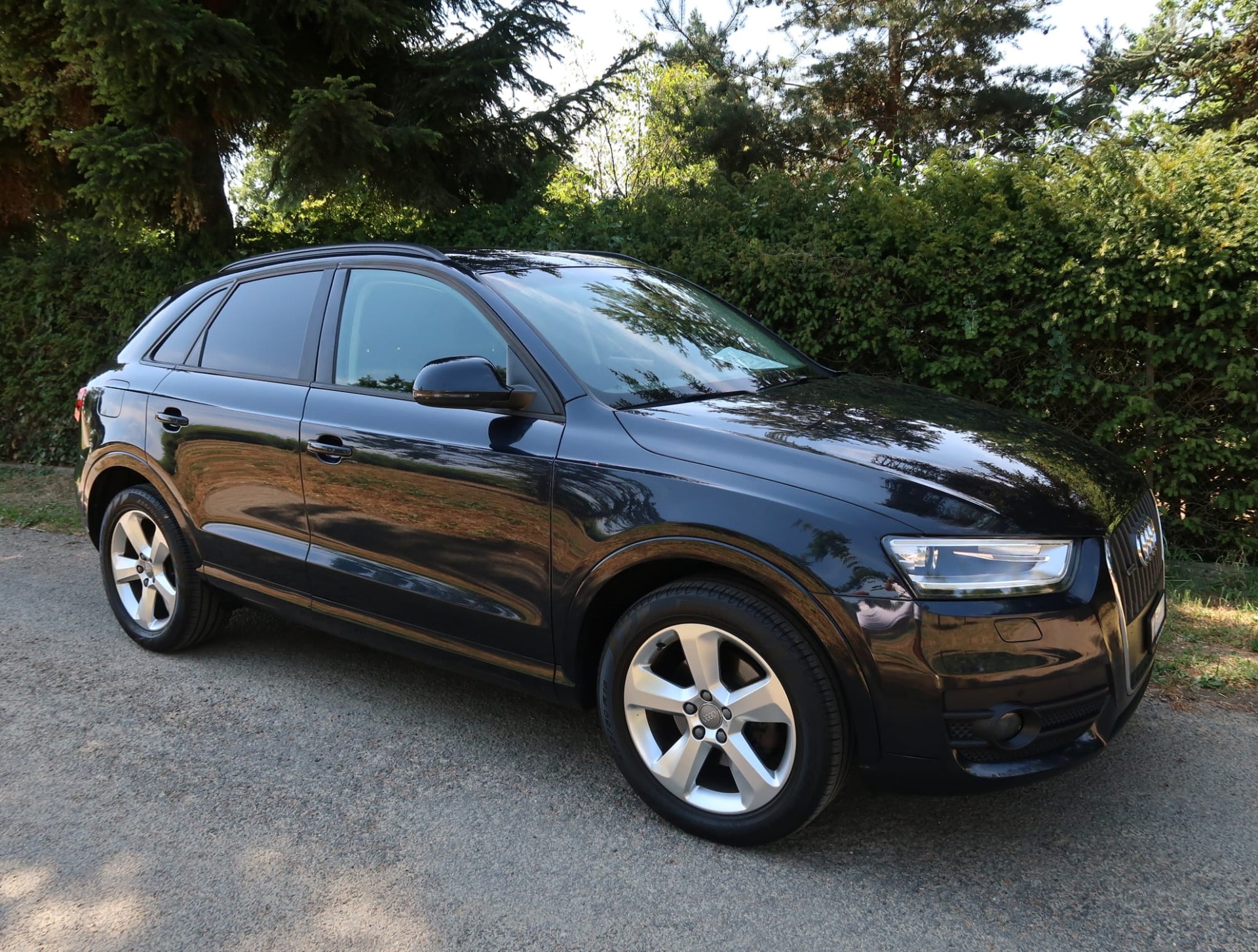 AUDI Q3 2.0 TFSI quattro S-tronic-image-3